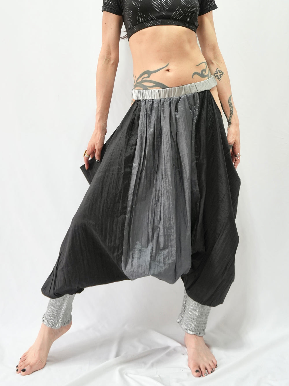 BLACK ／ SILVER