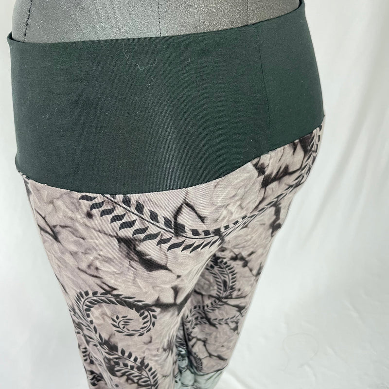 HIKARI／SALE／Karakusa print cropped pants