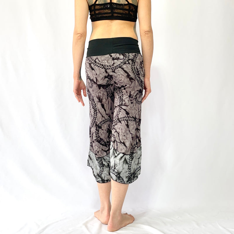 HIKARI／SALE／Karakusa print cropped pants