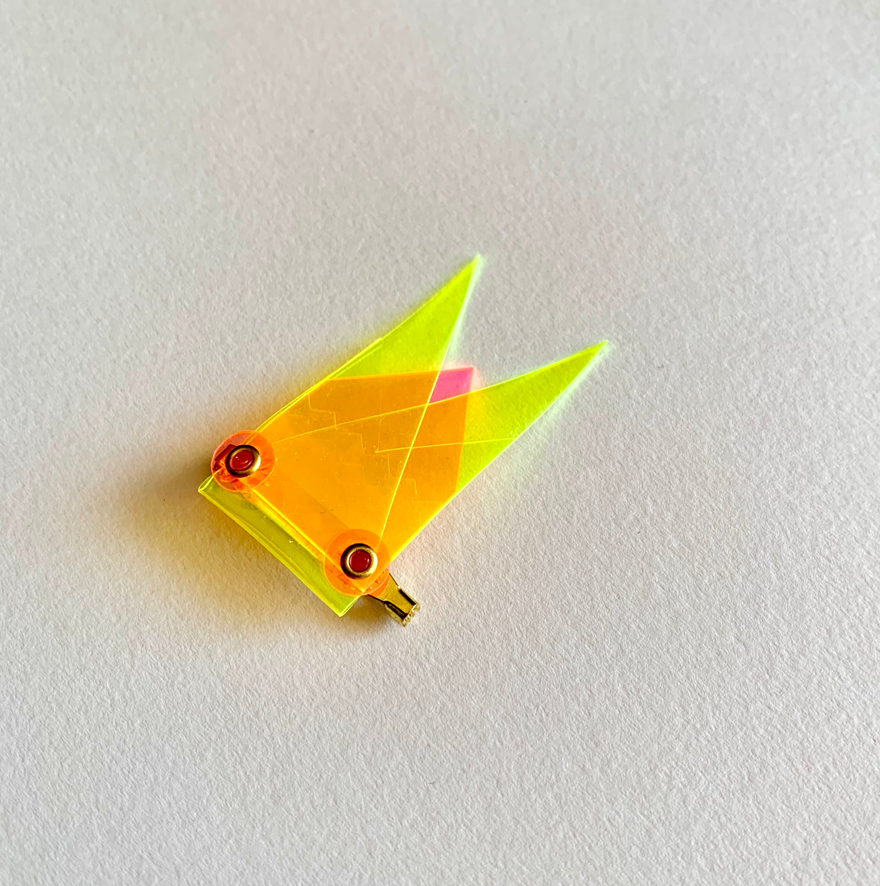 いいネット通販 - 全国送料無料でお届けします CICADA AXELICA – Pink & Yellow ／ Brooch Cicada ／ アクセサリー